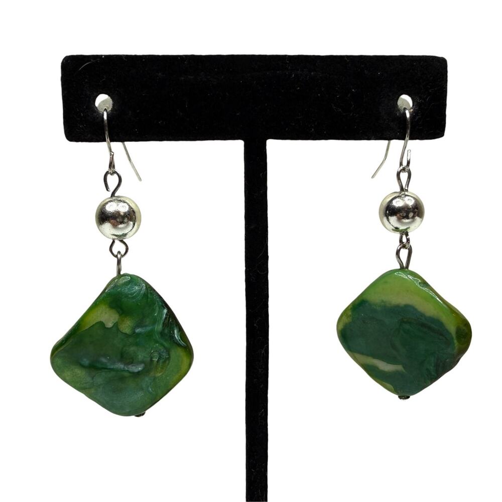 Green Glass Swirl Dangle Earrings Silver Tone Fashion Jewelry Shell Look 2 in
